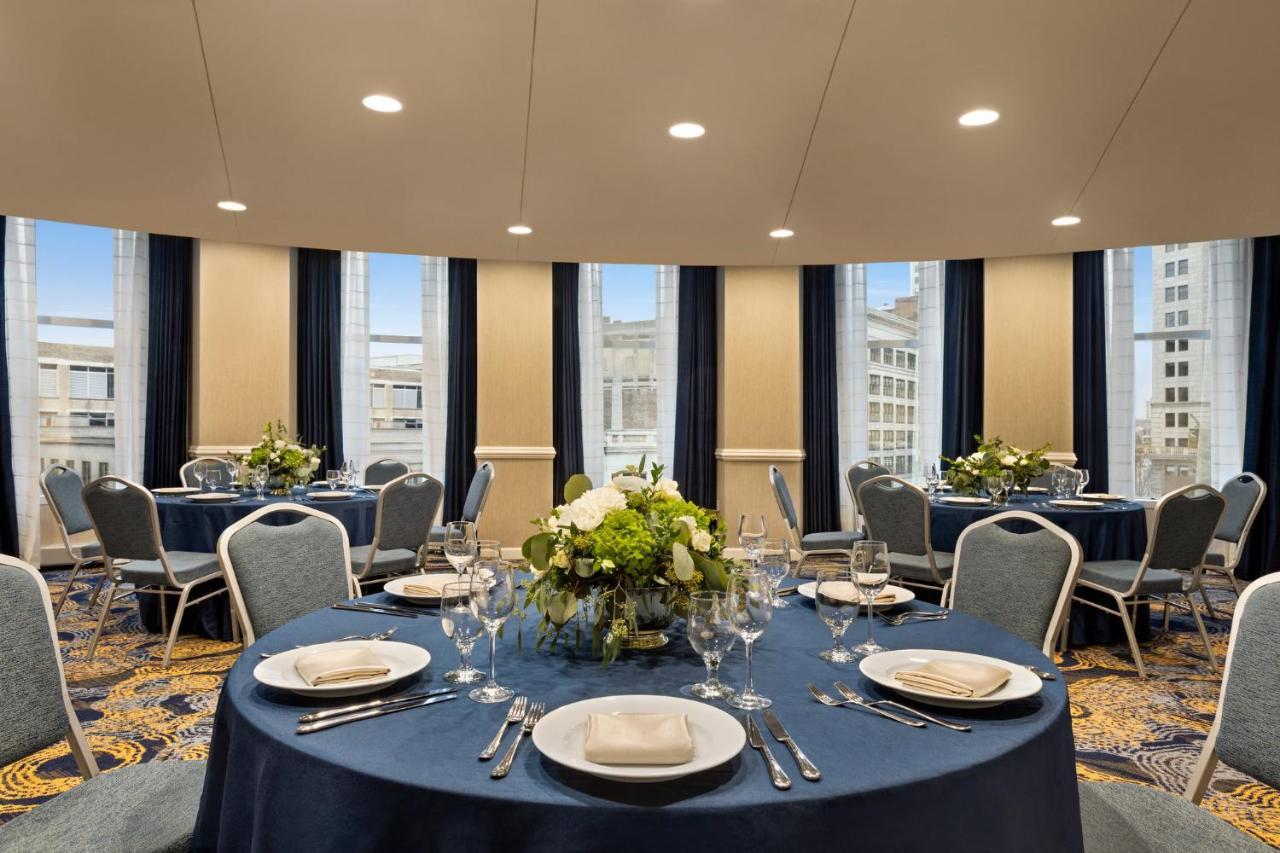 คราวน์ พลาซา คลีฟแลนด์ แอท เพลย์เฮาส์ สแควร์ Hotel ภายนอก รูปภาพ