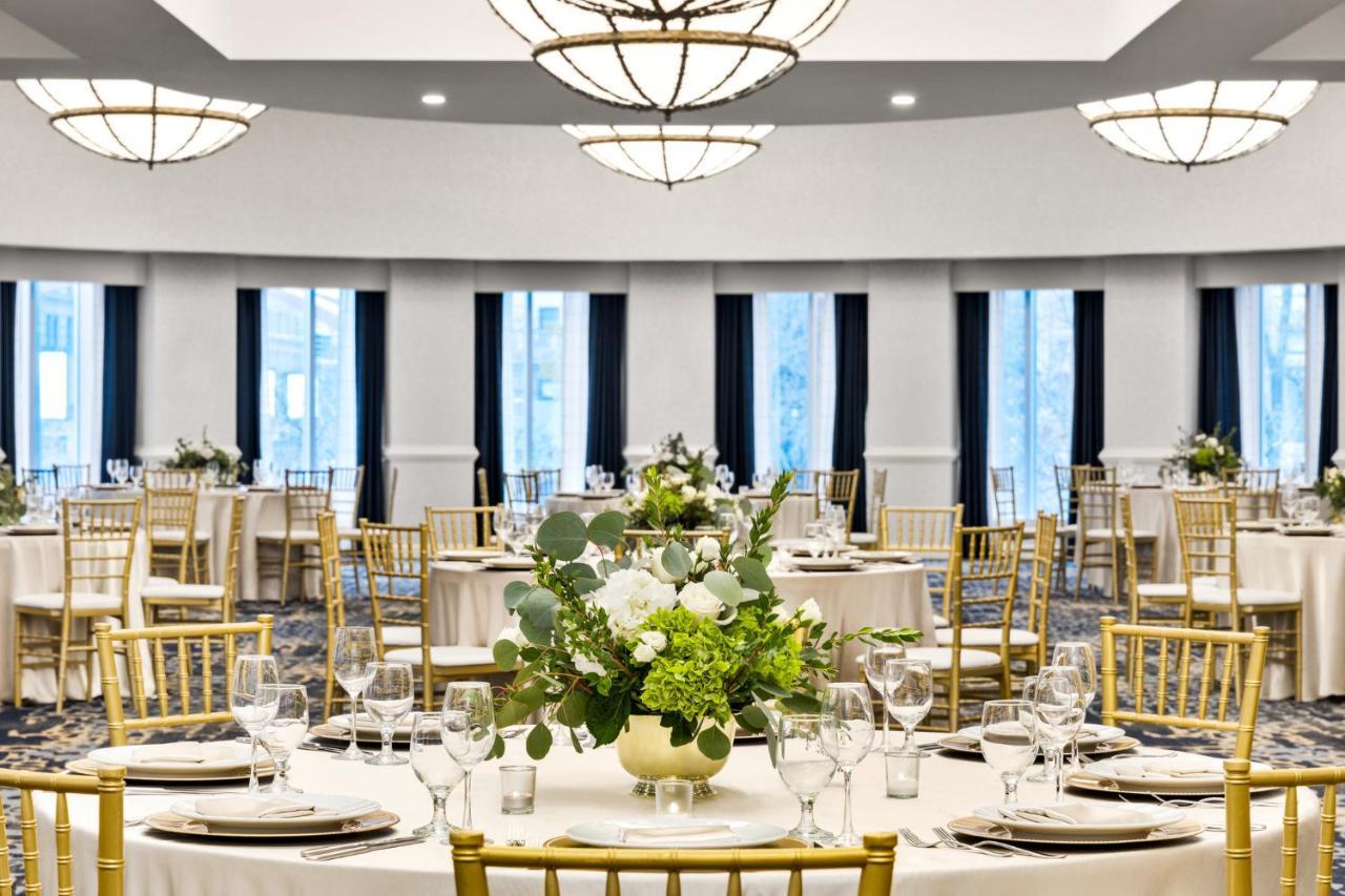 คราวน์ พลาซา คลีฟแลนด์ แอท เพลย์เฮาส์ สแควร์ Hotel ภายนอก รูปภาพ